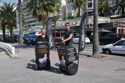 Campagne de street marketing en gyropodes Segway pour Lynx Optique Cannes