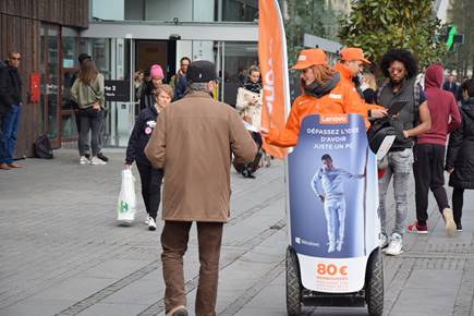 Soldes : pourquoi organiser une campagne street marketing